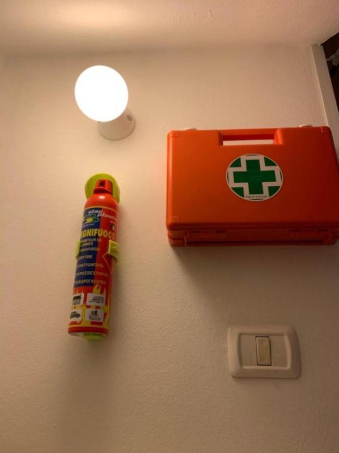 Appartamento The Airport House Catania Esterno foto